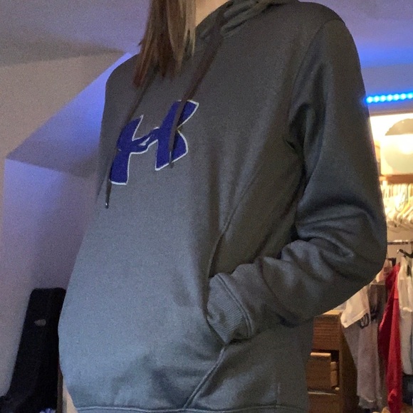 Under Armour Tops - ✨Athletic Hoodie